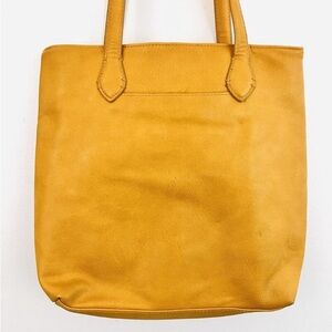 Universal Thread Tote In Faux Leather! Classic Design W/ Pockets! Soft & Yummy!
